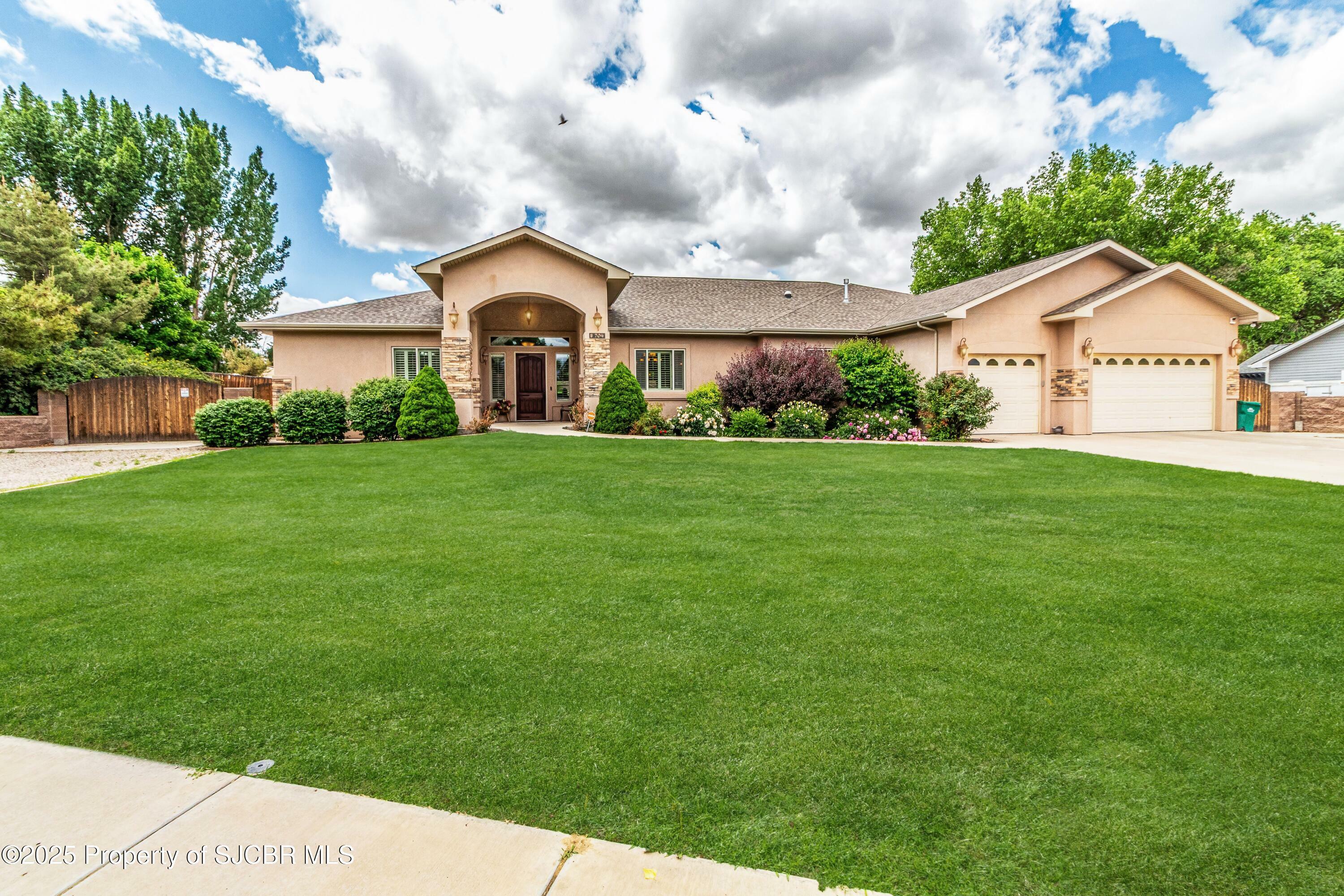 Property Photo: 704 Anasazi Drive NM 87410