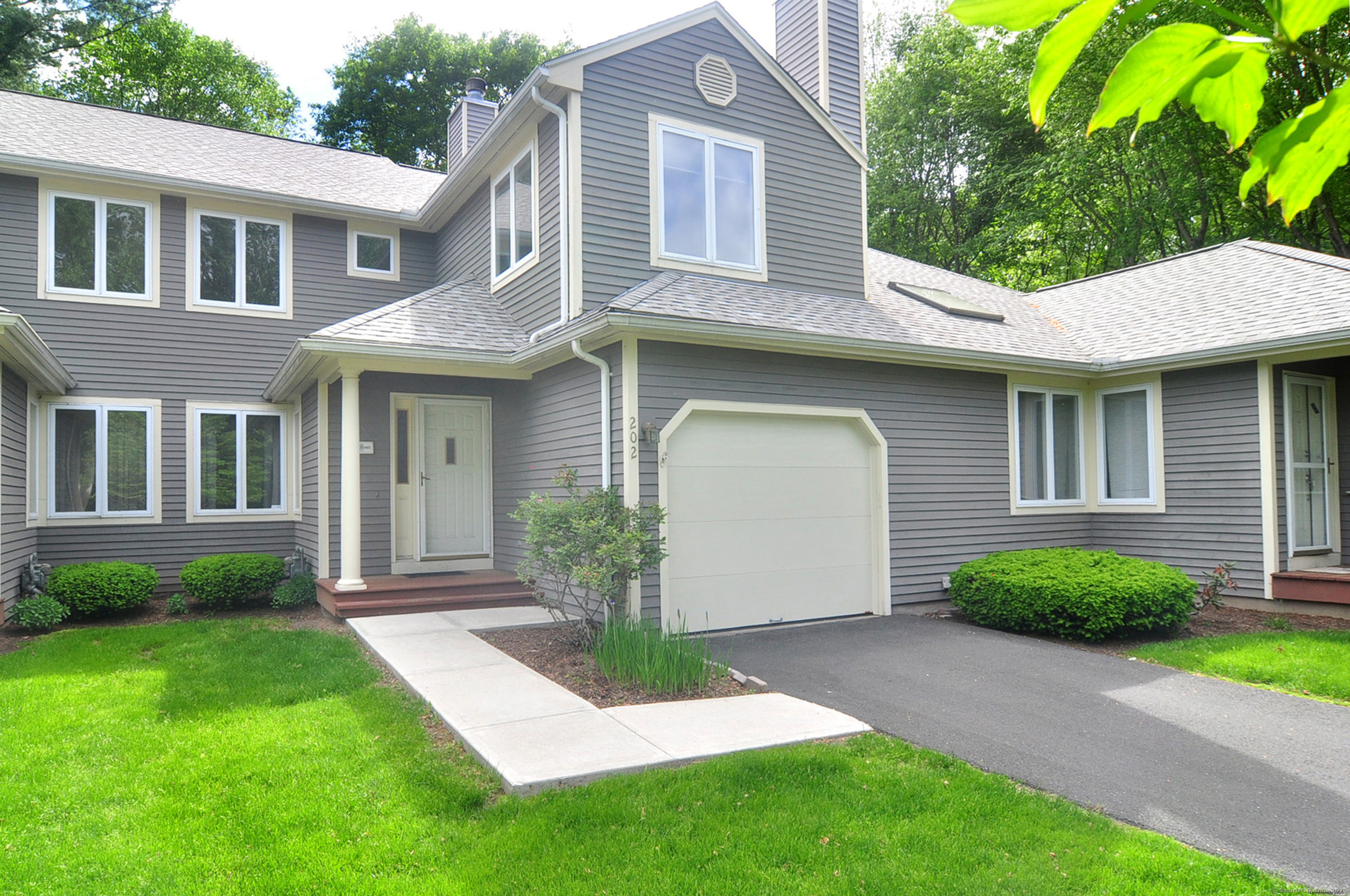 Property Photo:  202 Castlewood Drive 202  CT 06002 