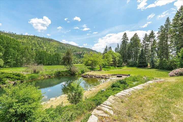 Property Photo:  512 Williams Lake Rd  WA 99114 