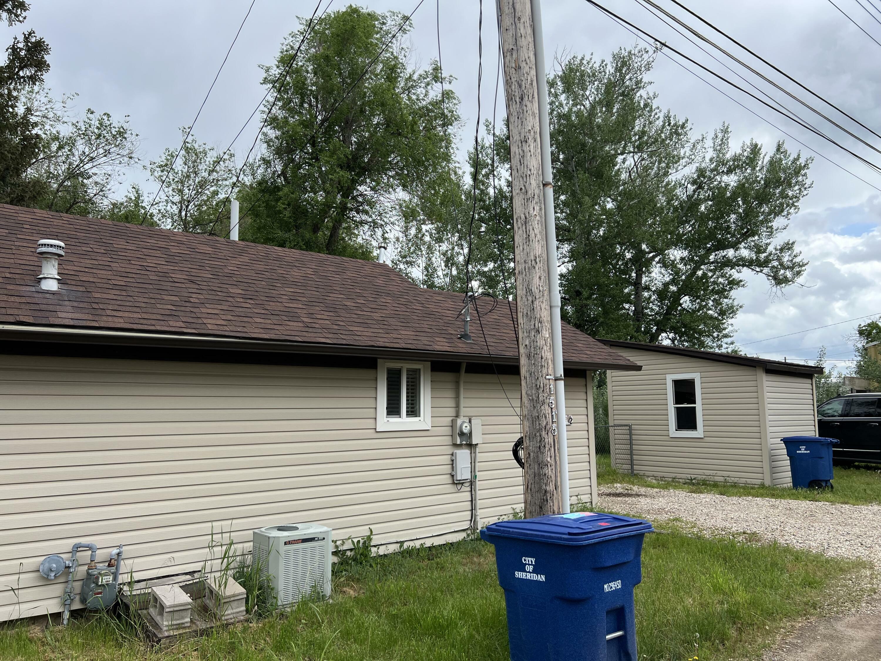 Property Photo: 1526 1/2 Warren Avenue WY 82801