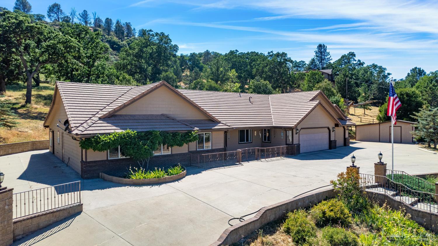 Property Photo: 30100 Sunland Way CA 93561