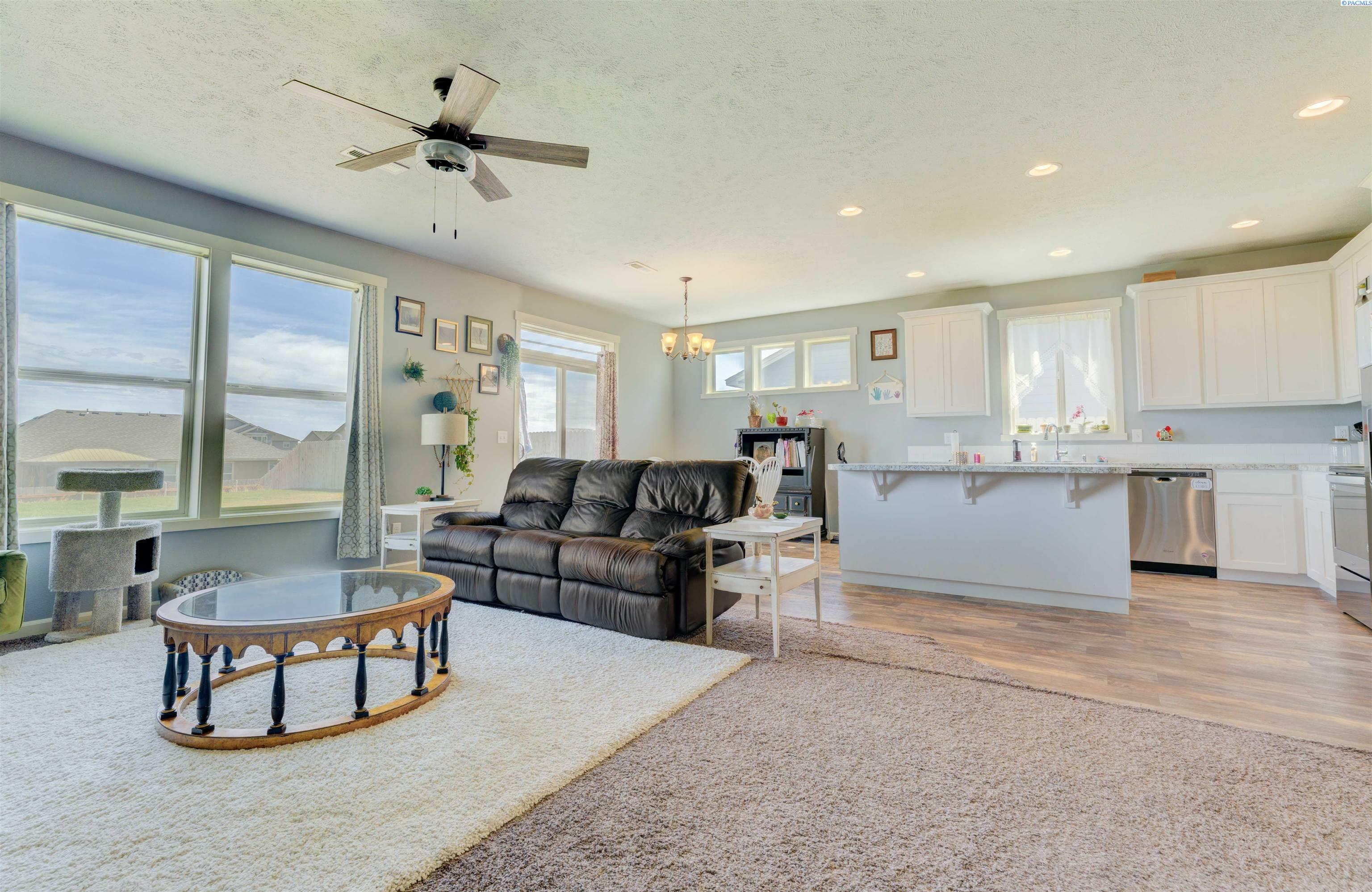 Property Photo: 3915 Charleston Ln WA 99301