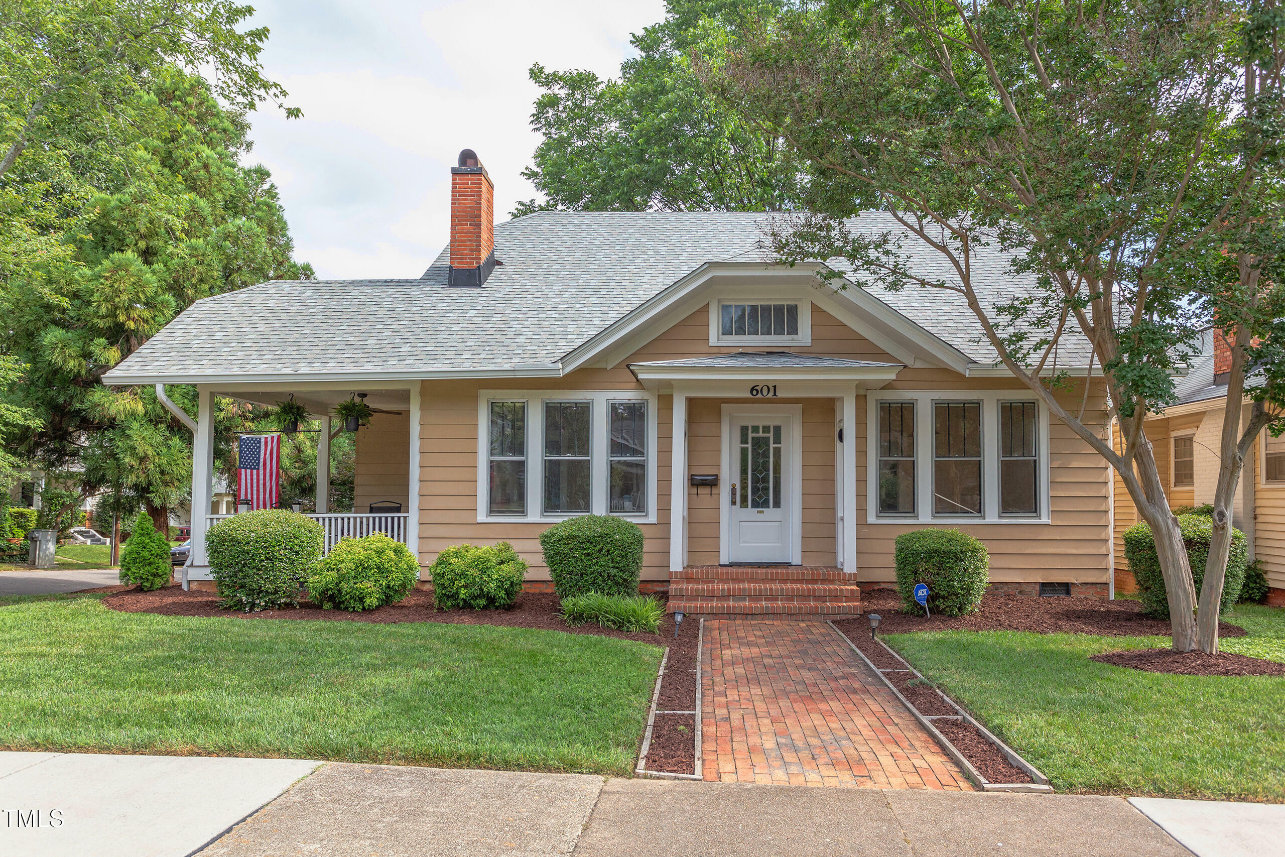 Property Photo: 601 E Franklin Street NC 27604
