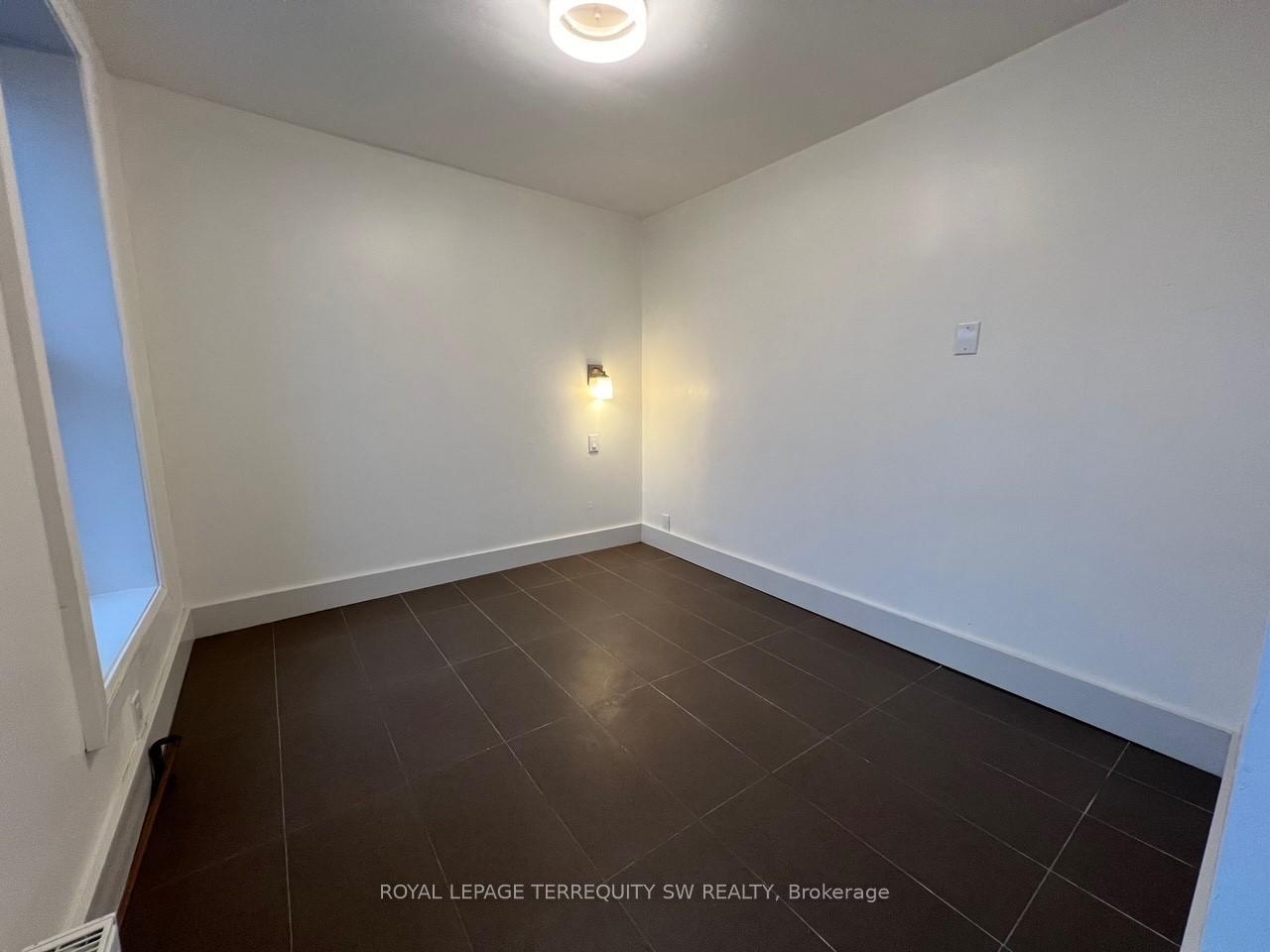 Property Photo: 213 Queen Street E 6 ON M5A 1S2