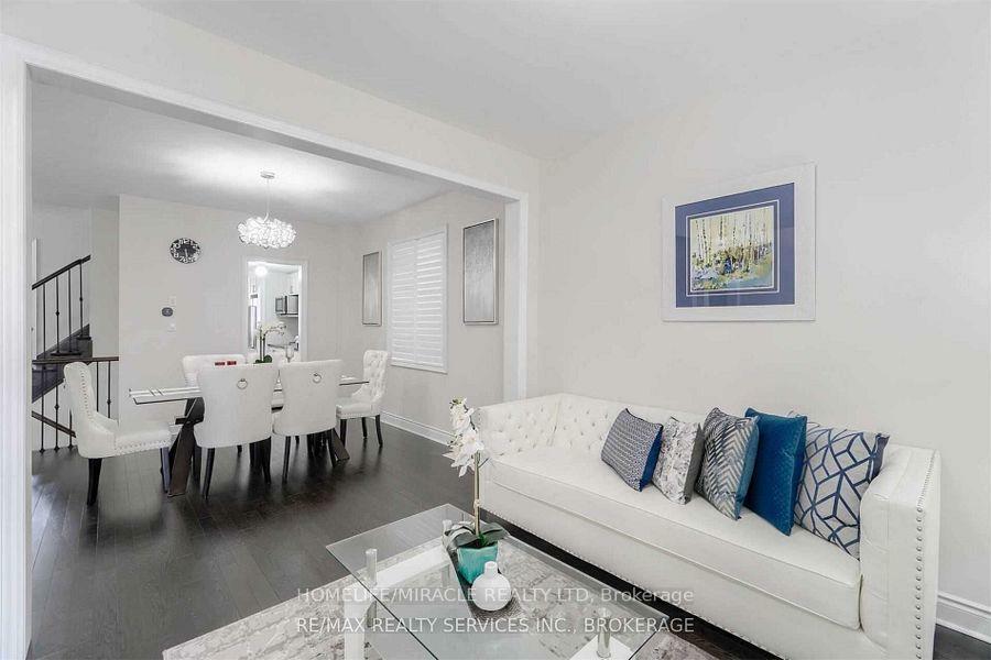 Property Photo: 8 Buttonwood Road ON L6P 4J9