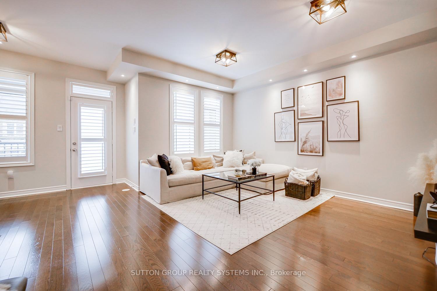 Property Photo:  3060 Eberly Woods Drive  ON L6M 0T5 