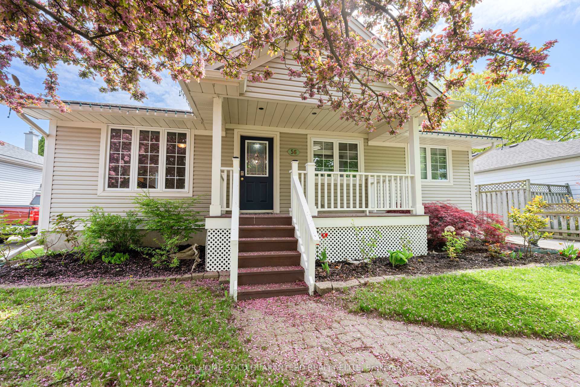 Property Photo: 56 Dunkeld Avenue ON L2M 4A7