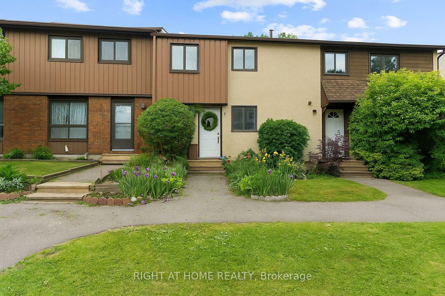 12B Larkshire Lane  Barrhaven ON K2J 1Y6 photo