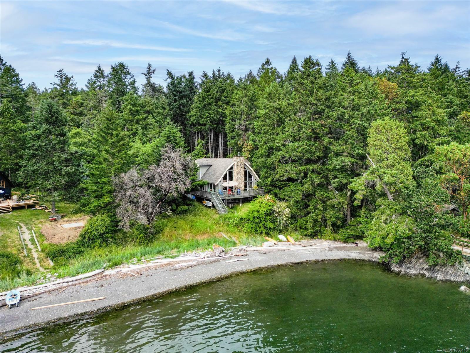 Property Photo: 3 McKenzie Cres BC V8L 5Y7