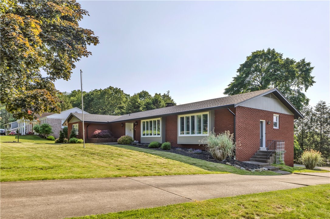 Property Photo:  425 Ridge Rd  PA 15601 