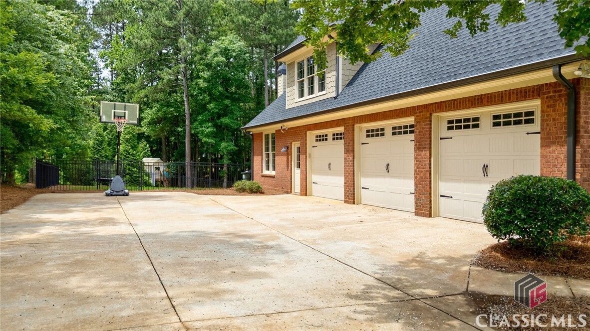 Property Photo: 1215 Shoal Creek Way GA 30621