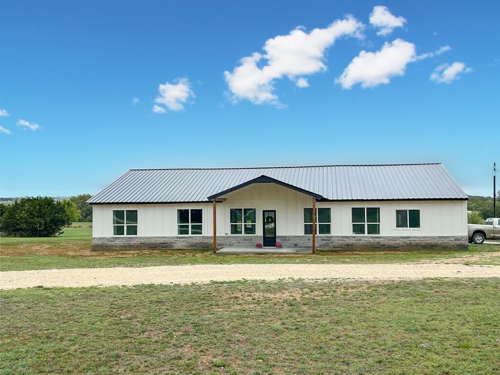 Property Photo: 720 County Road 2337 TX 76550