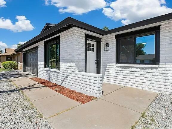 Property Photo: 2030 E Duke Drive AZ 85283
