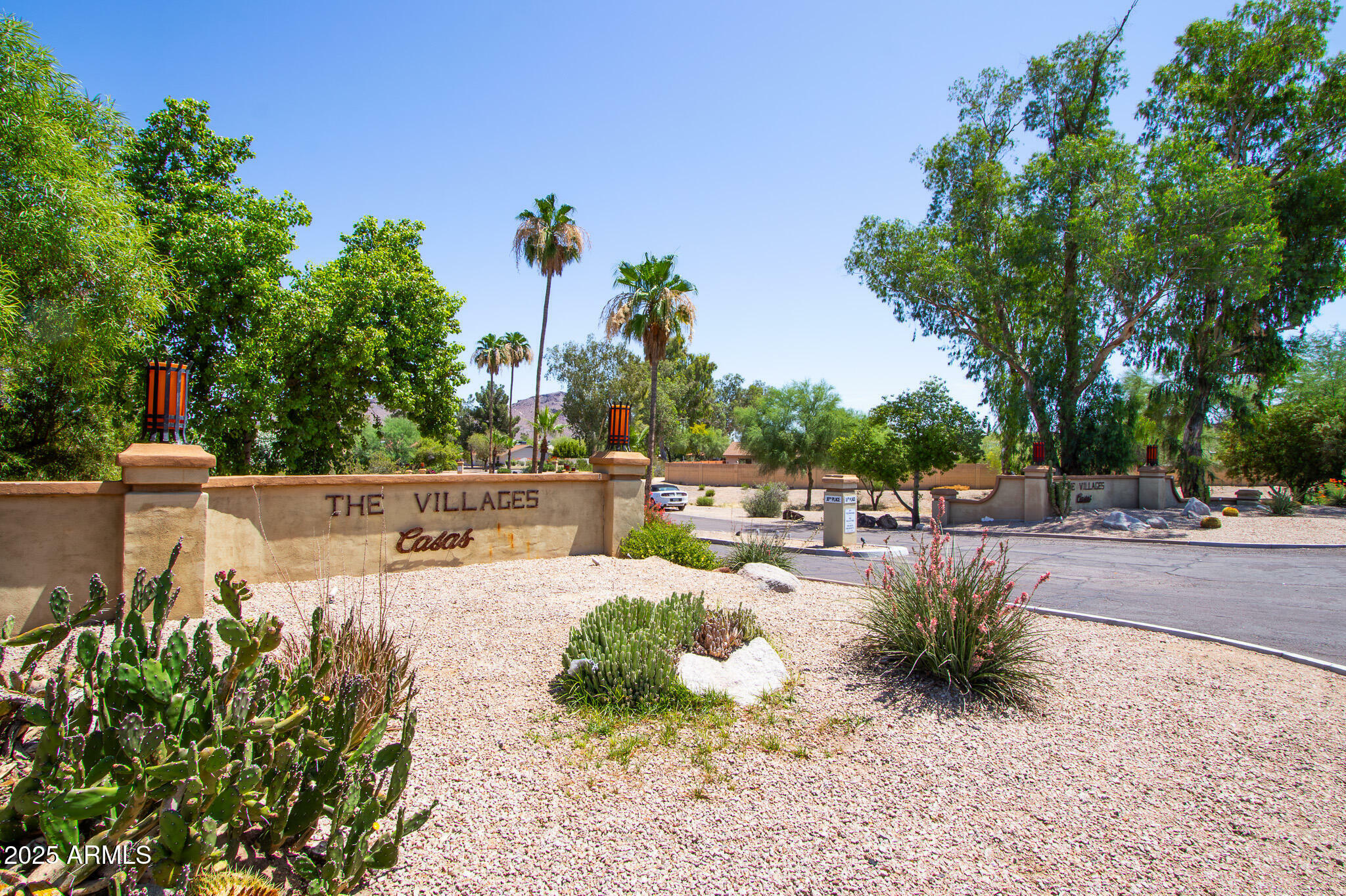 Property Photo: 851 E Village Circle Drive N AZ 85022