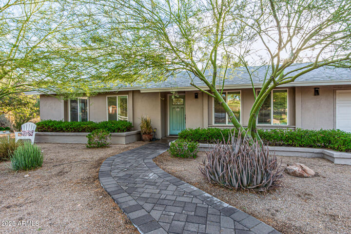 Property Photo: 851 E Village Circle Drive N AZ 85022