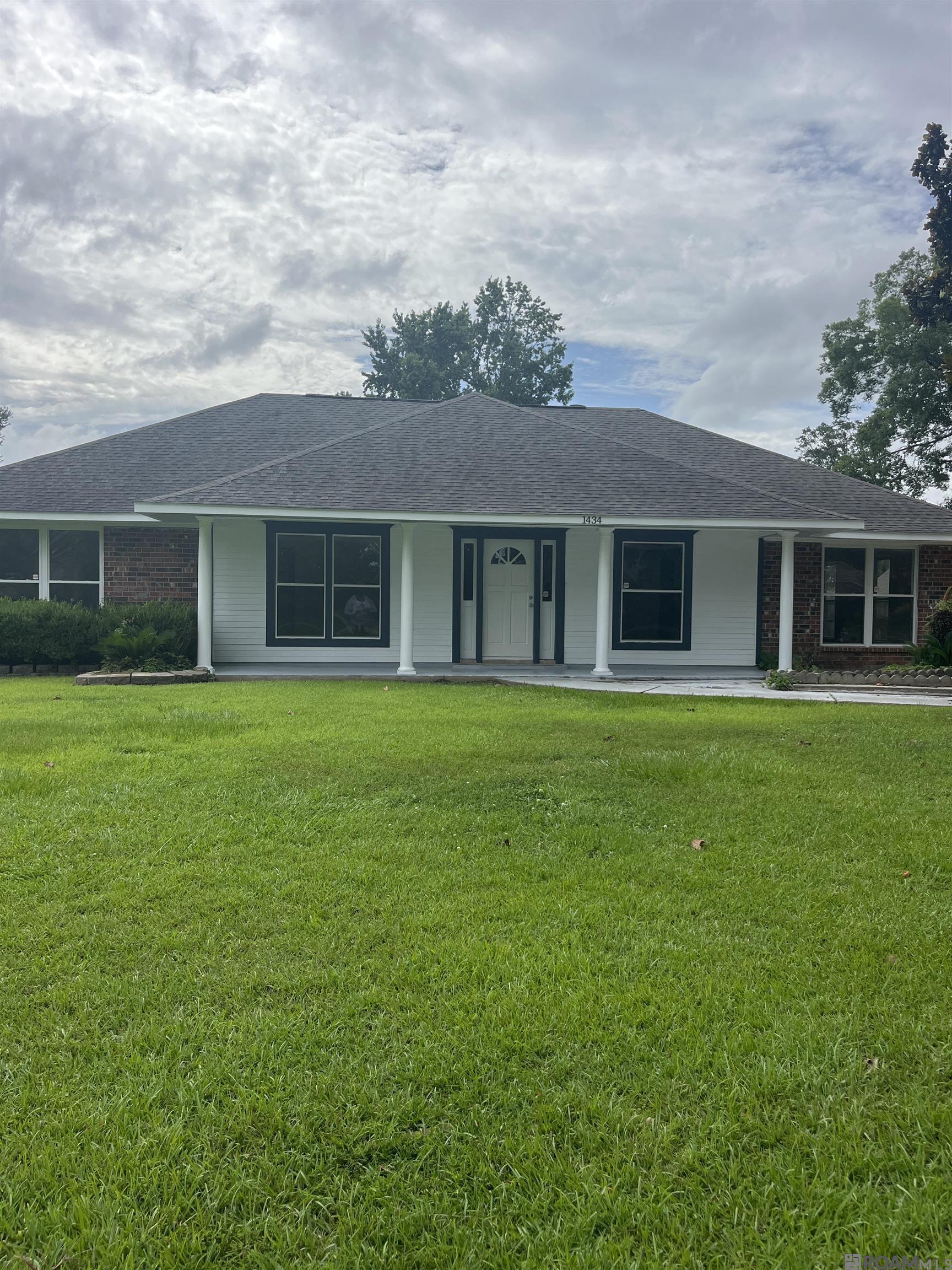 1434 Charing Cross Dr  Baton Rouge LA 70810 photo