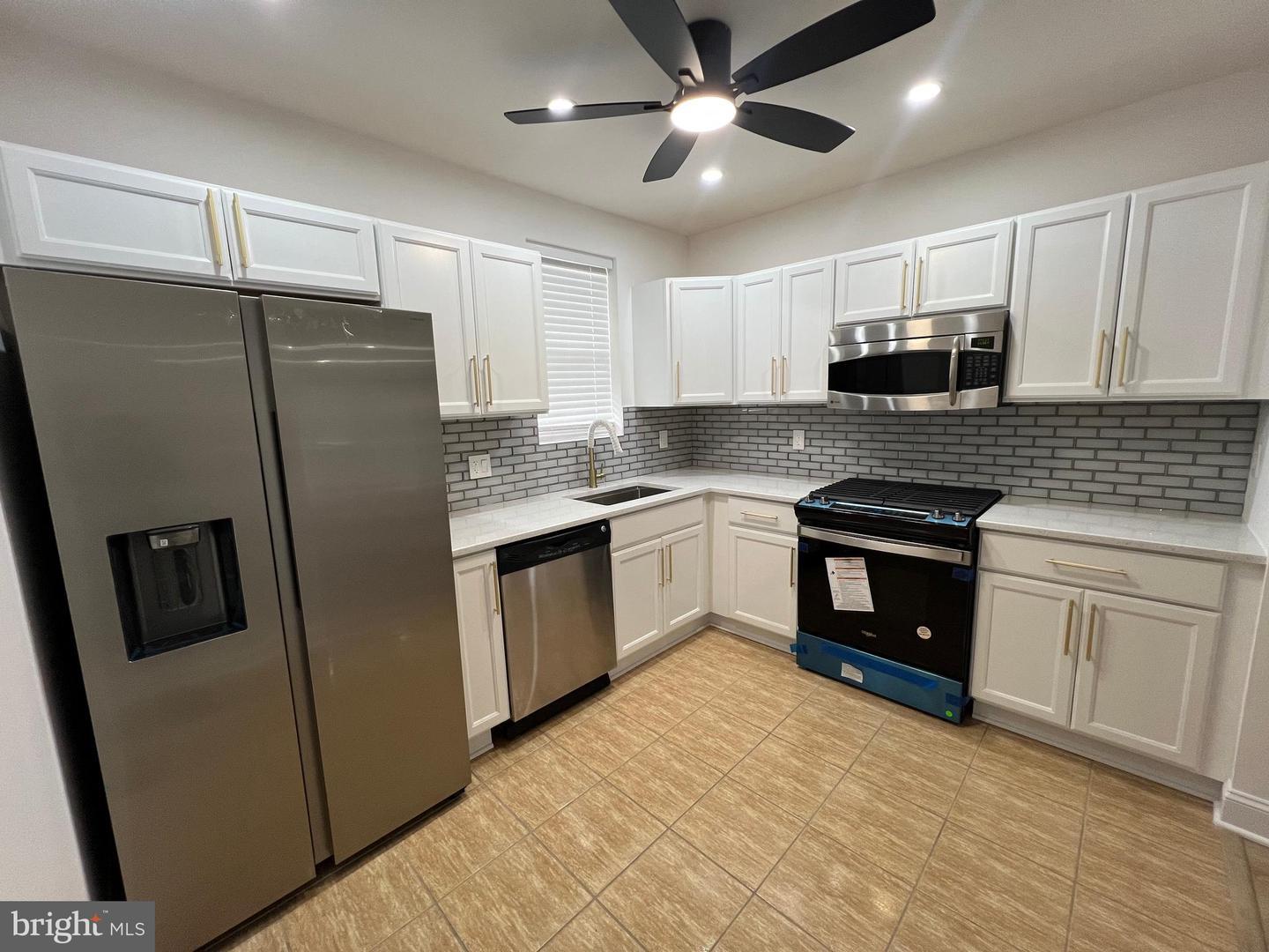 Property Photo: 6610 N Smedley Street PA 19126