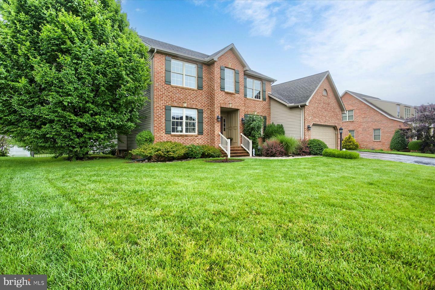 Property Photo:  4 Spring View Court  PA 17050 