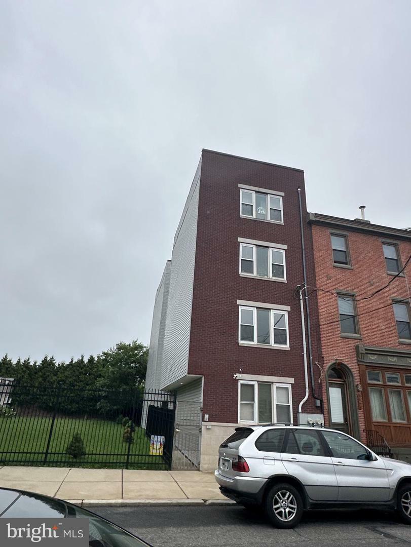 Property Photo: 811 N Franklin Street PA 19123