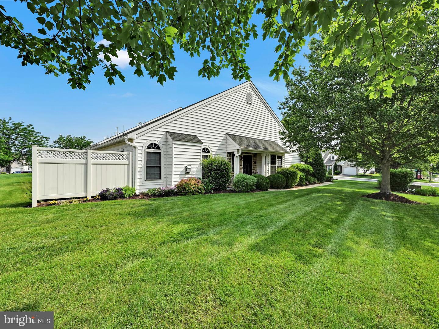 Property Photo: 2 York Court PA 17602