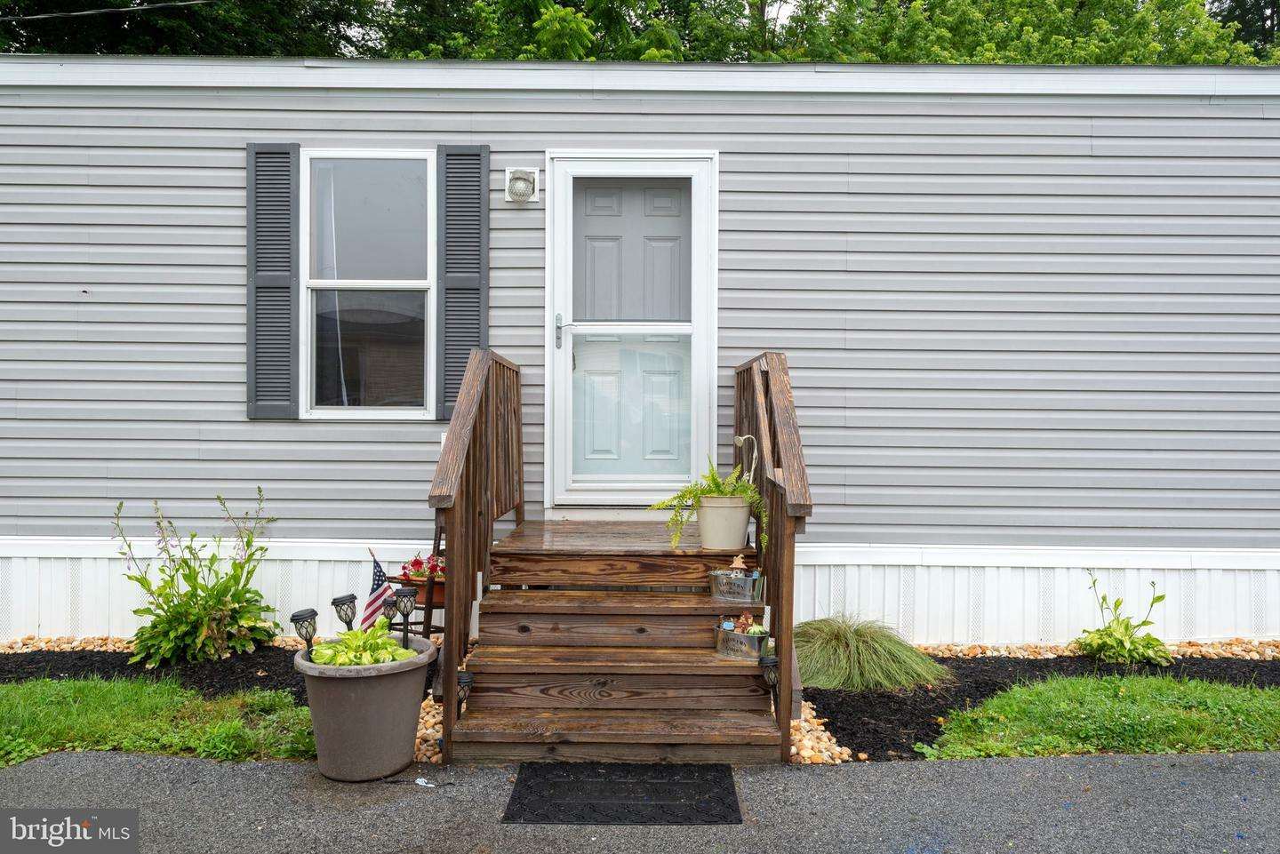 Property Photo:  6 Brackbill Court  PA 17566 