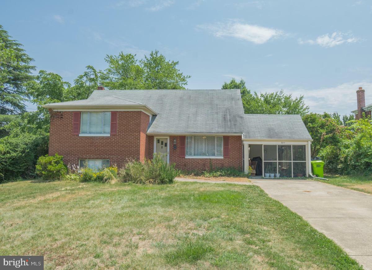 Property Photo: 6811 Floyd Avenue VA 22150