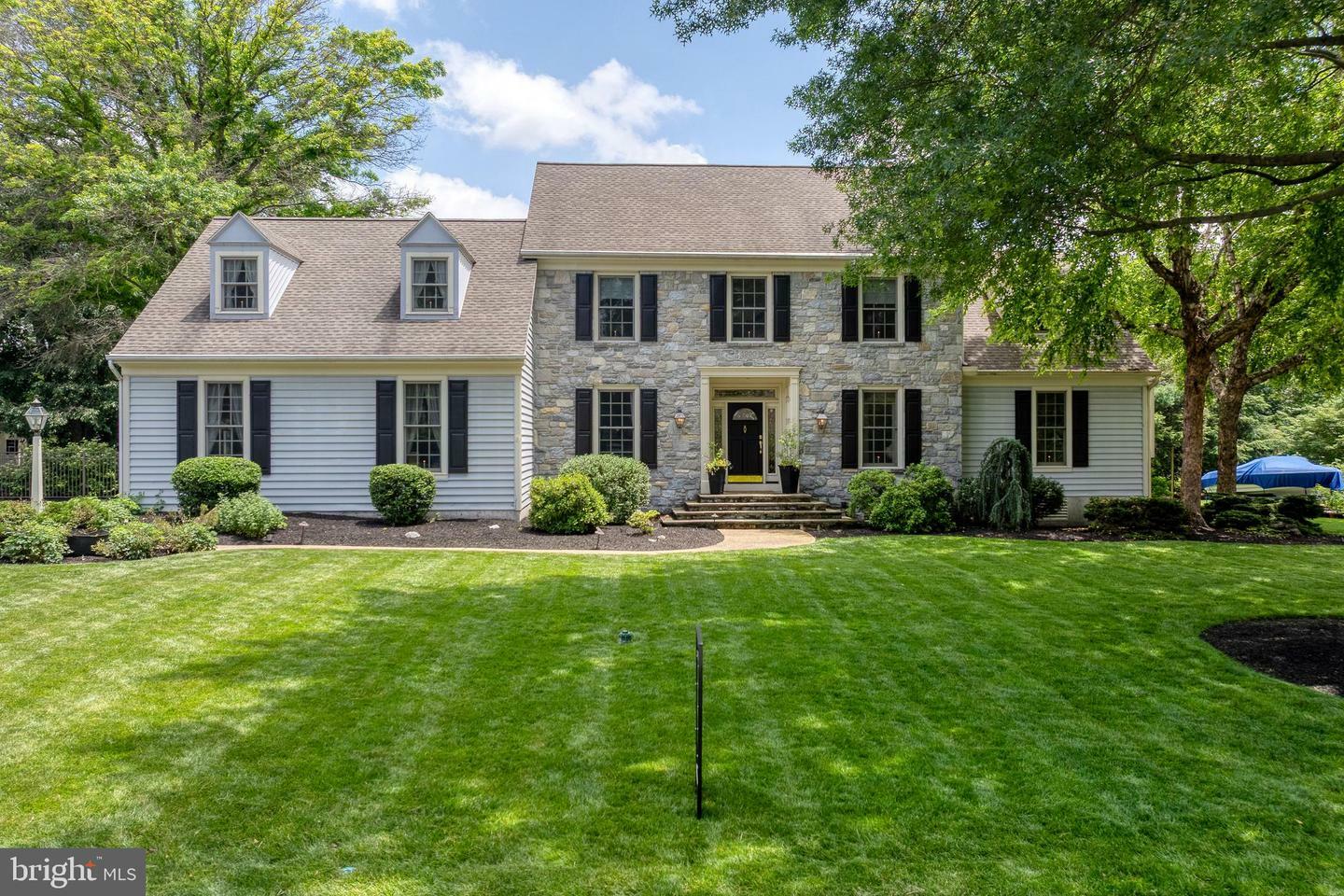1110 Oakmont Drive  Lancaster PA 17601 photo