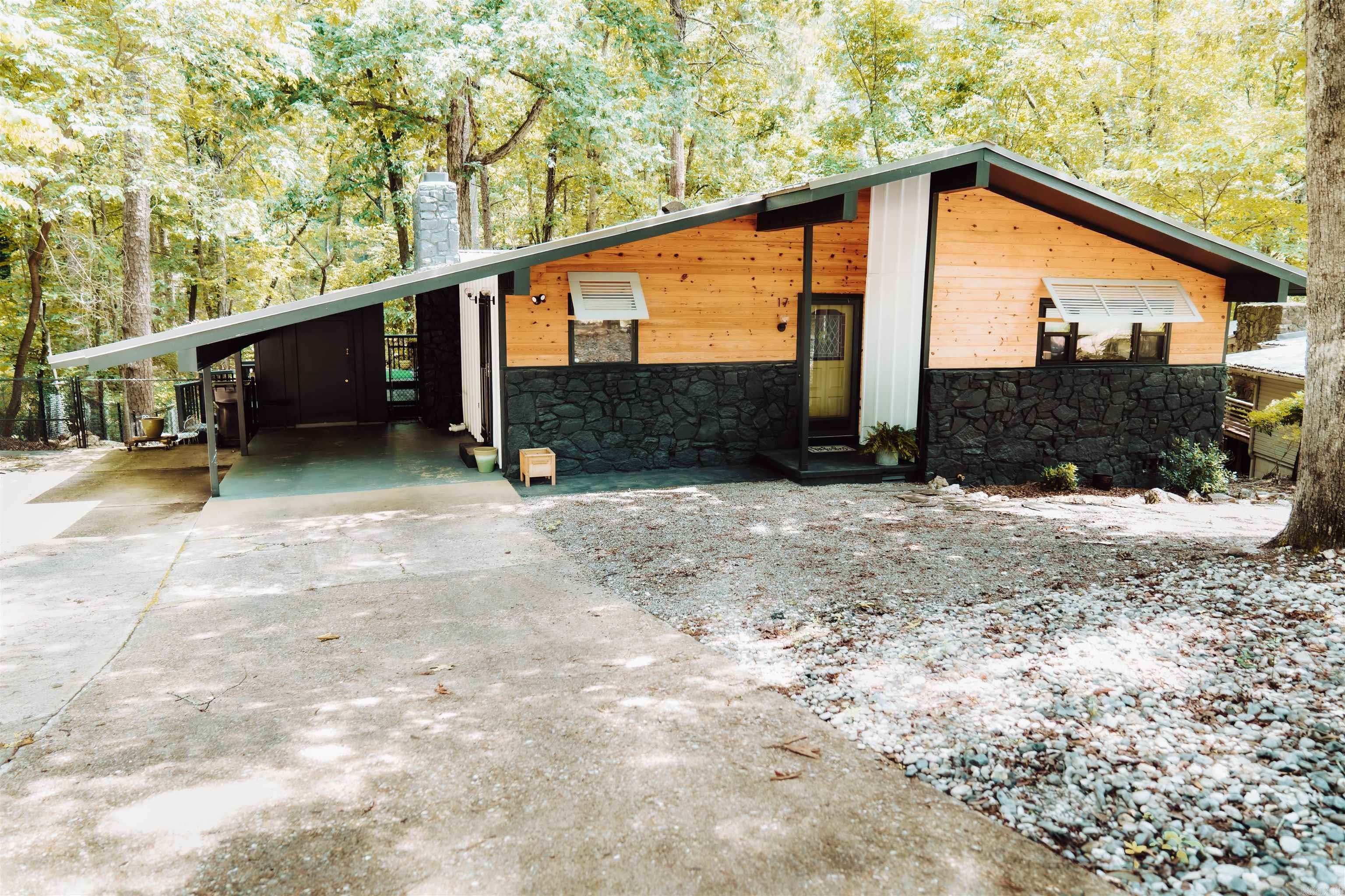 Property Photo: 17 Cullerendo Way AR 71909