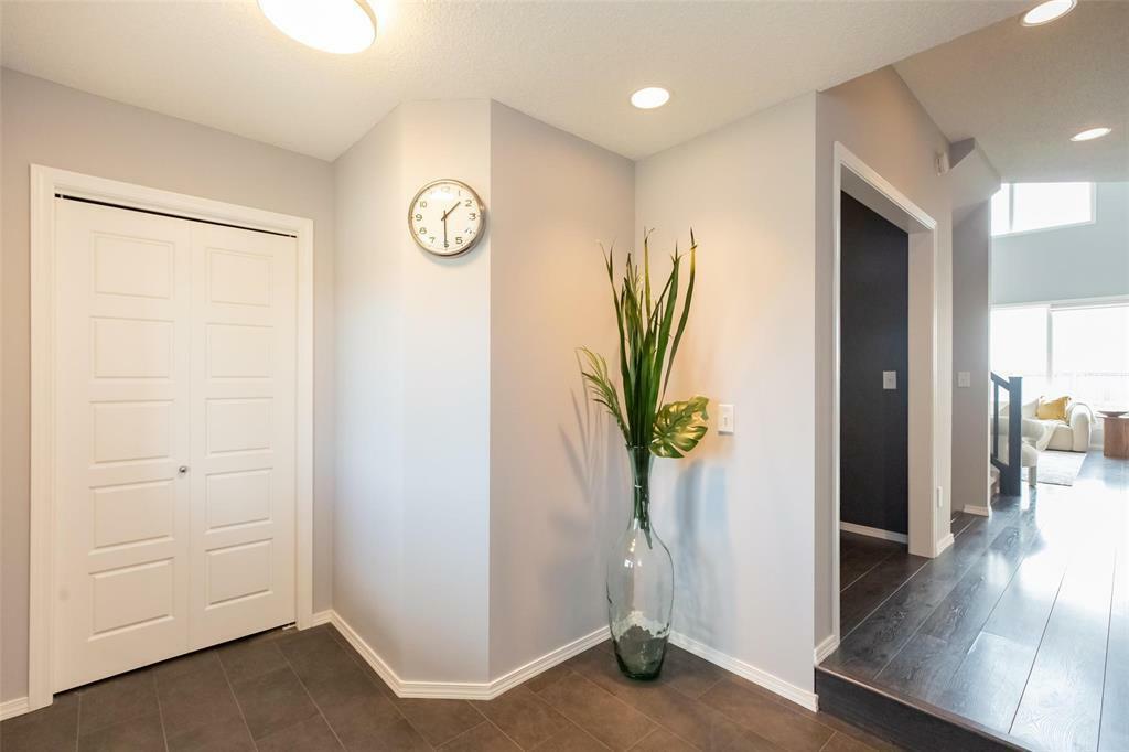 Property Photo: 150 Brookfield Crescent MB R3Y 0L7