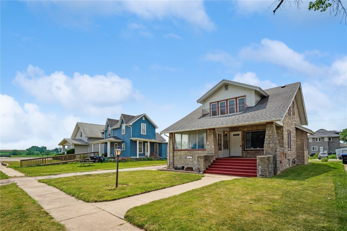 Property Photo:  95 3rd Avenue  IA 52249 