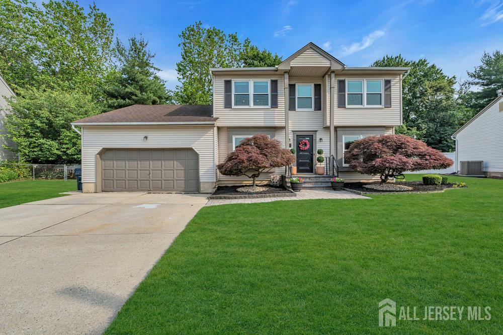 61 Lynn Court  North Brunswick NJ 08902 photo