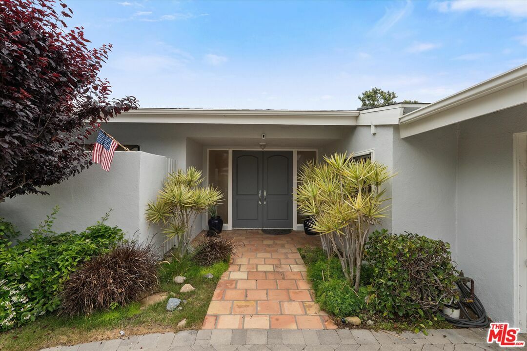 Property Photo: 30724 Manzano Dr CA 90265