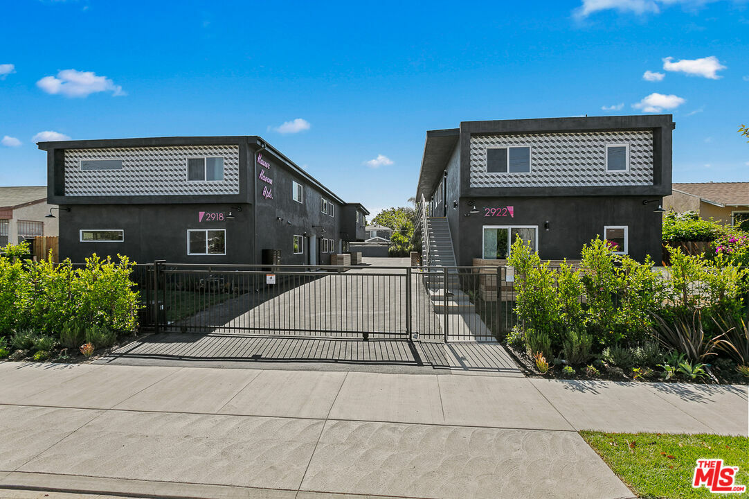 Property Photo: 2922 Hauser Blvd CA 90016