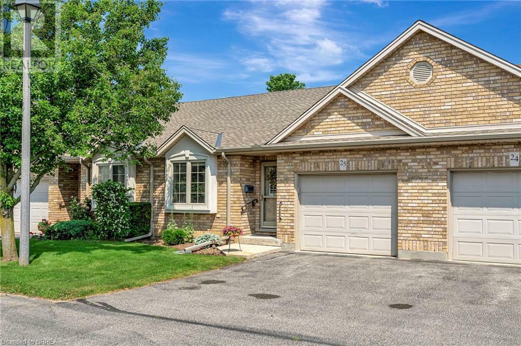 Photo de la propriété: 25 Cobden Court 25 ON N3R 8B5