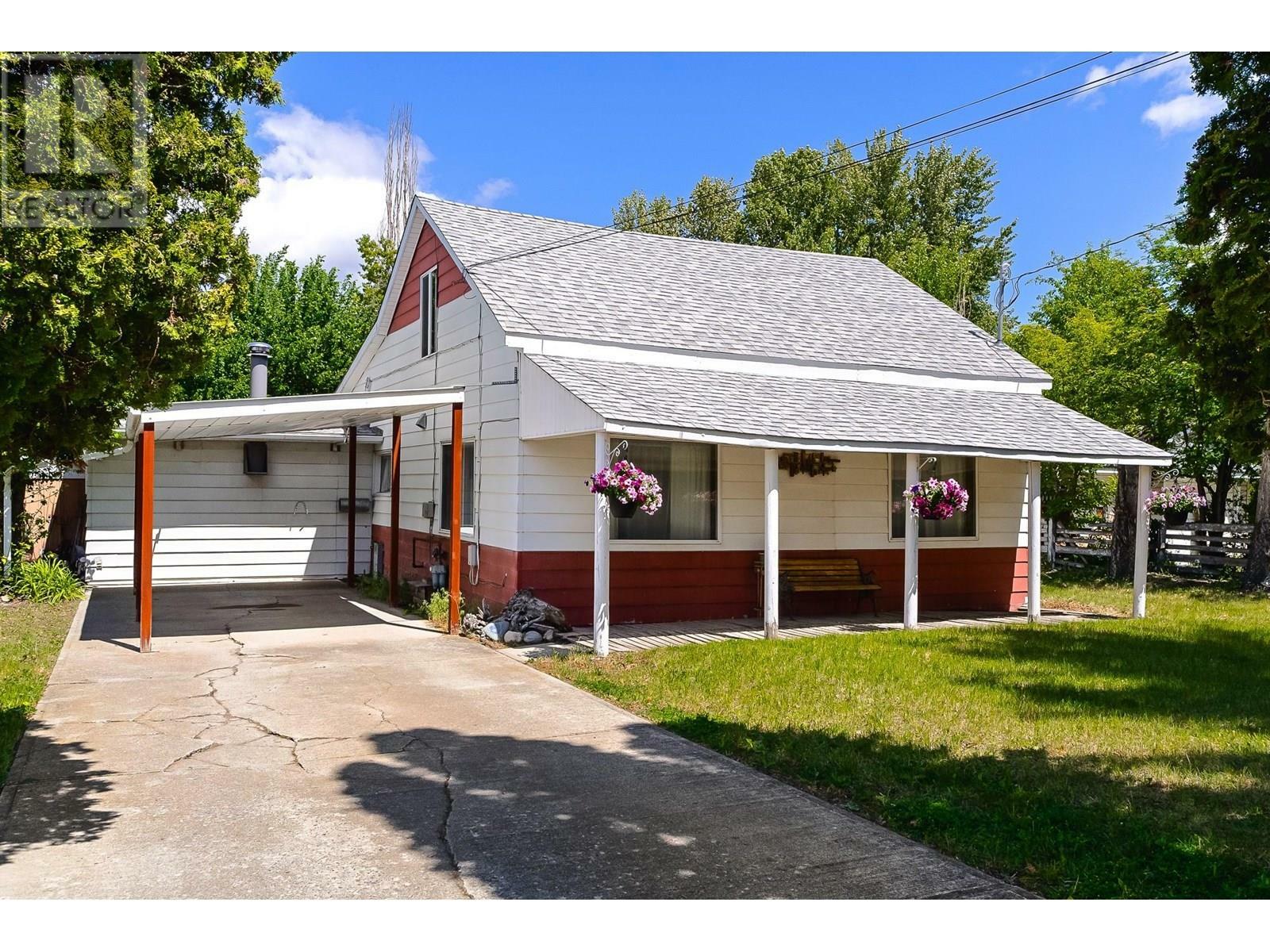 Photo de la propriété:  2481 Chapman Street  BC V1K 1B8 