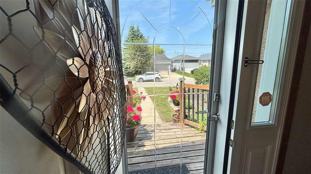 Property Photo: 639 Denson Place MB R3G 3N8