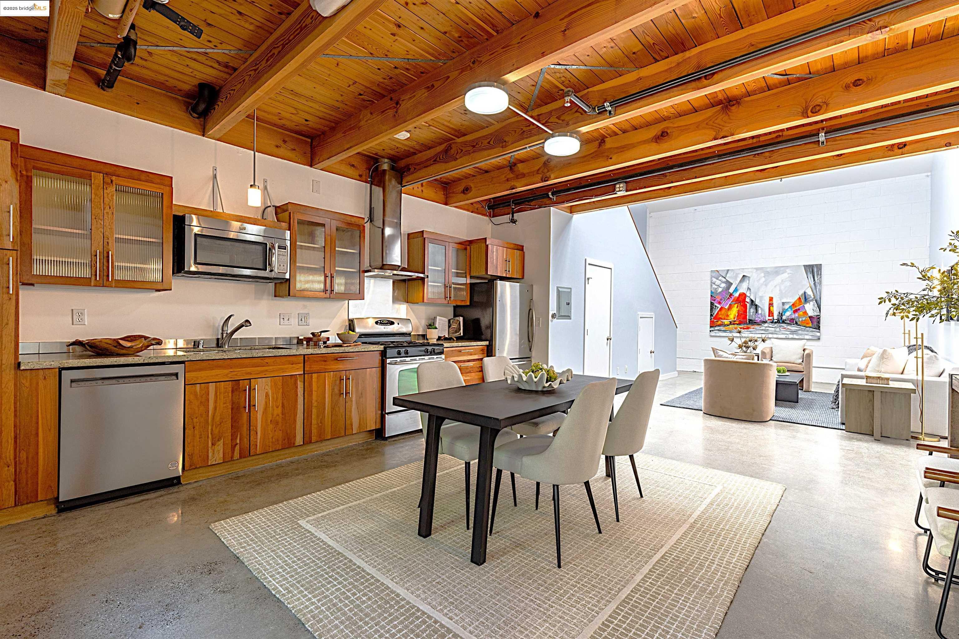 Property Photo: 1695 15th St 12 CA 94607