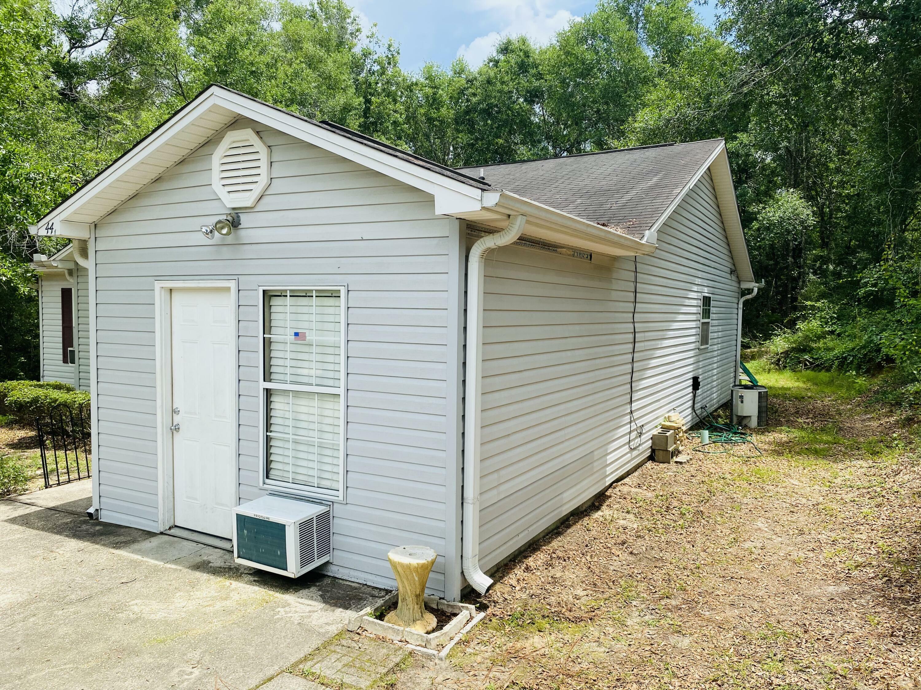 Property Photo: 441 Panagra Lane FL 32536
