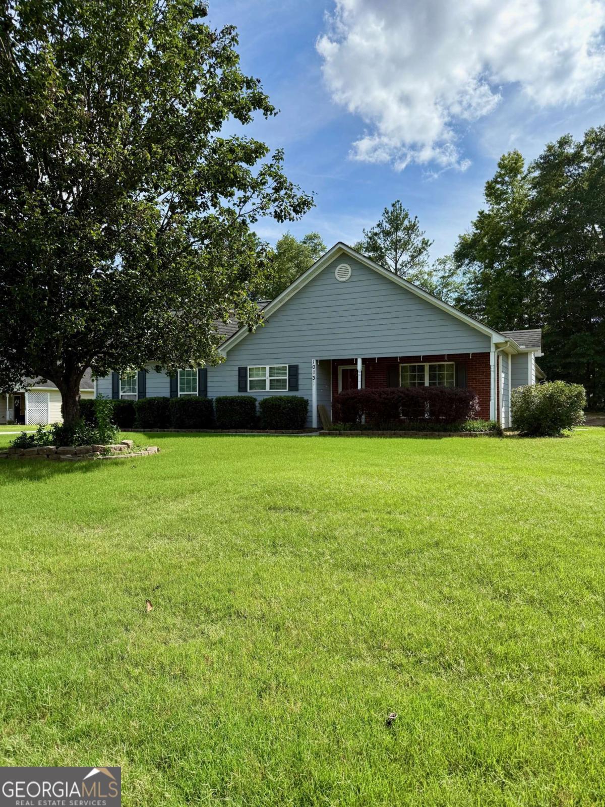 Property Photo:  1013 Navaho Trail  GA 30655 