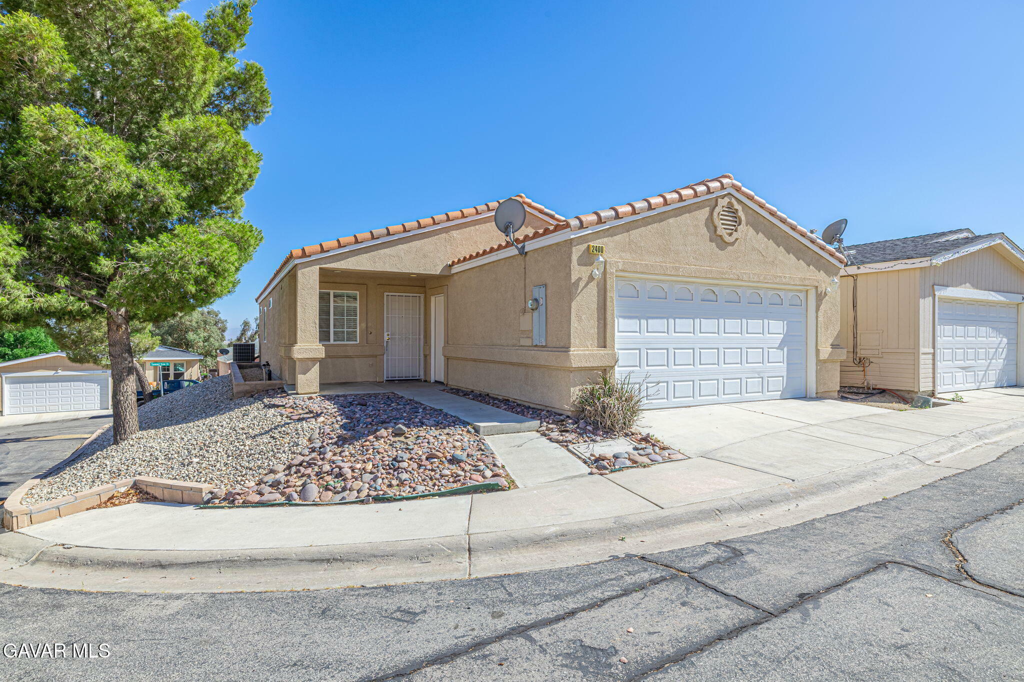 Property Photo: 2400 Sunset Ridge Drive CA 93560