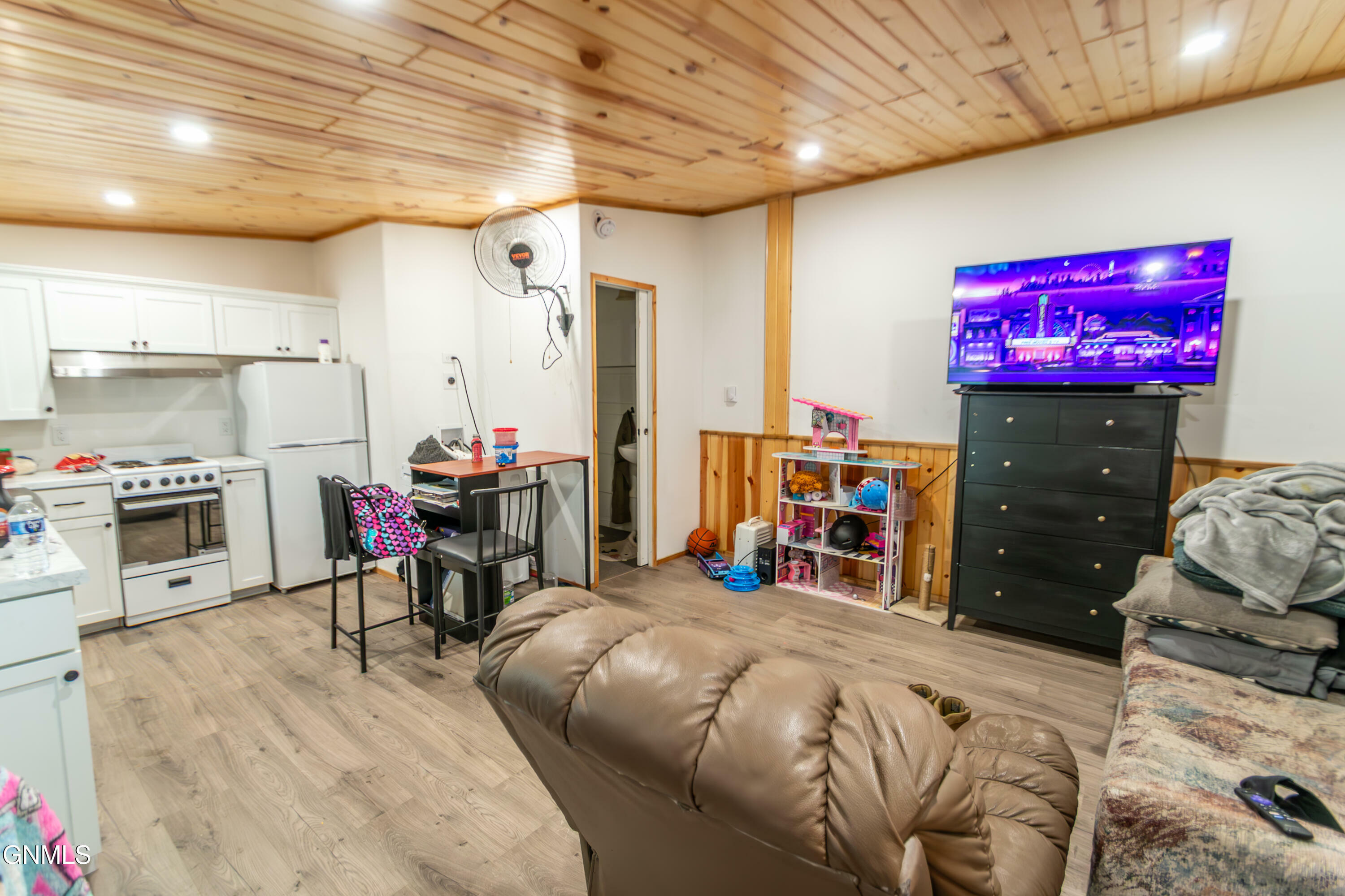 Property Photo: 518&Amp600 2nd Street NE ND 58554