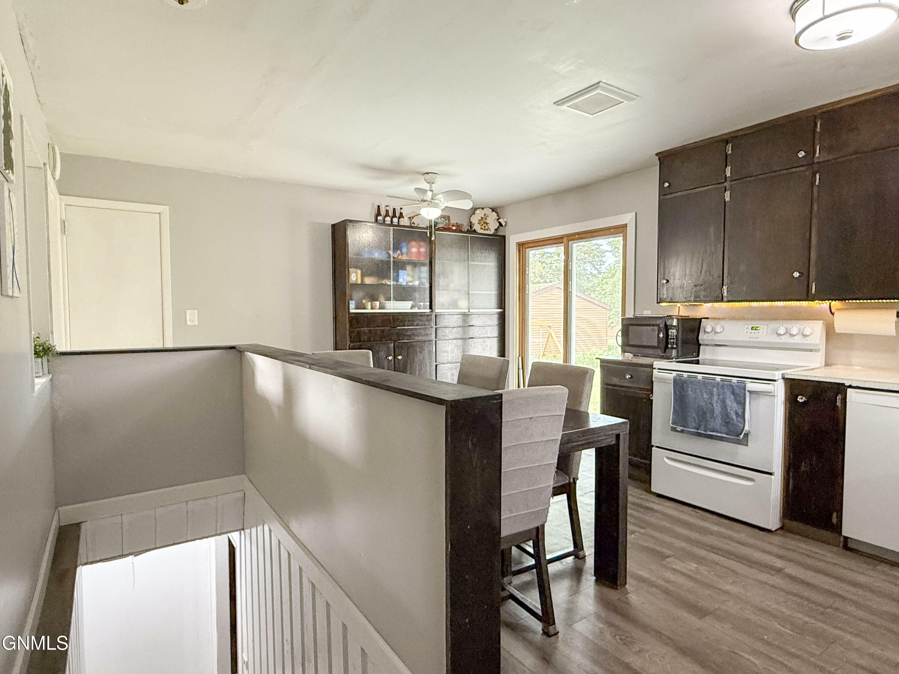 Property Photo: 1607 Linda Drive ND 58554