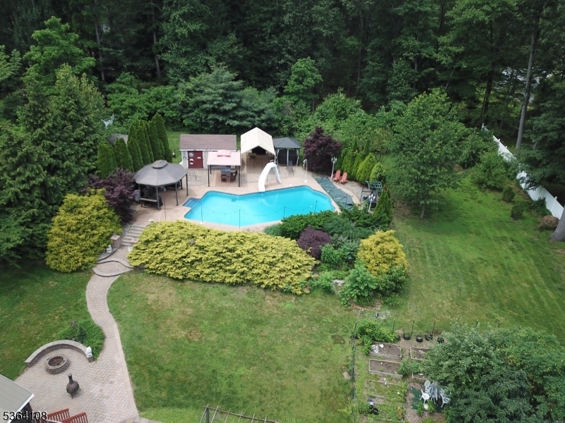 Property Photo:  2 Windsor Rd  NJ 07950 