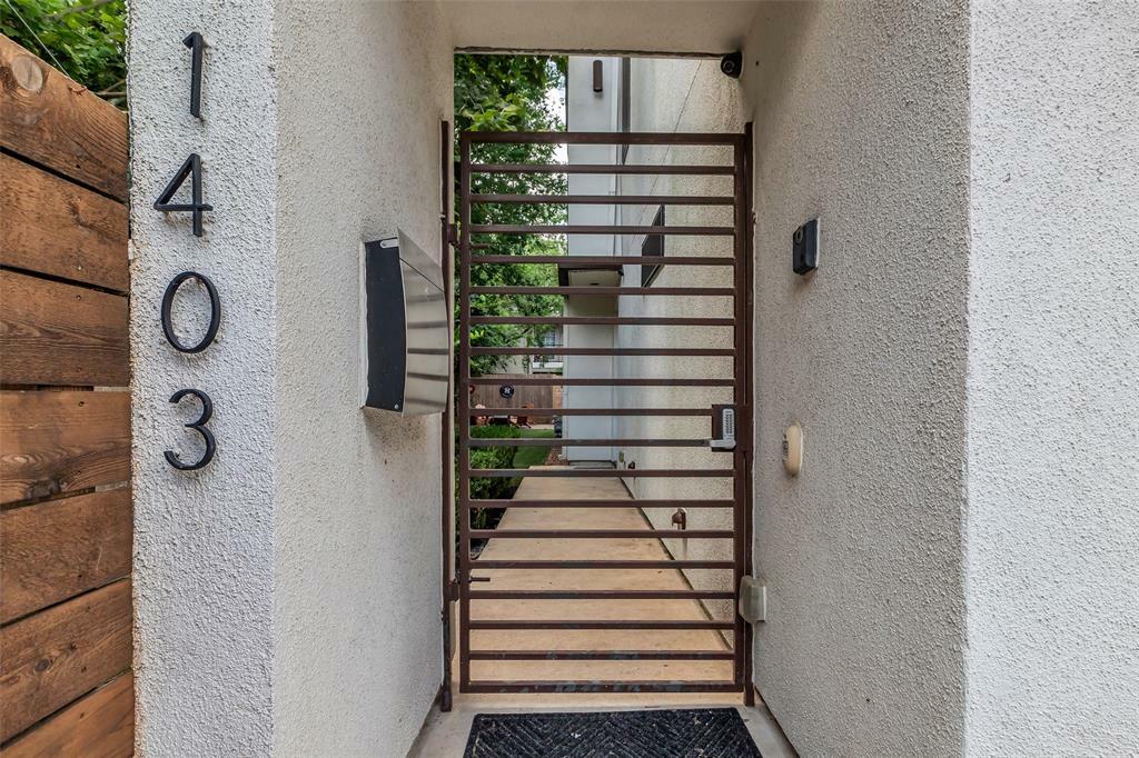 Property Photo: 1403 Cook Street TX 77006