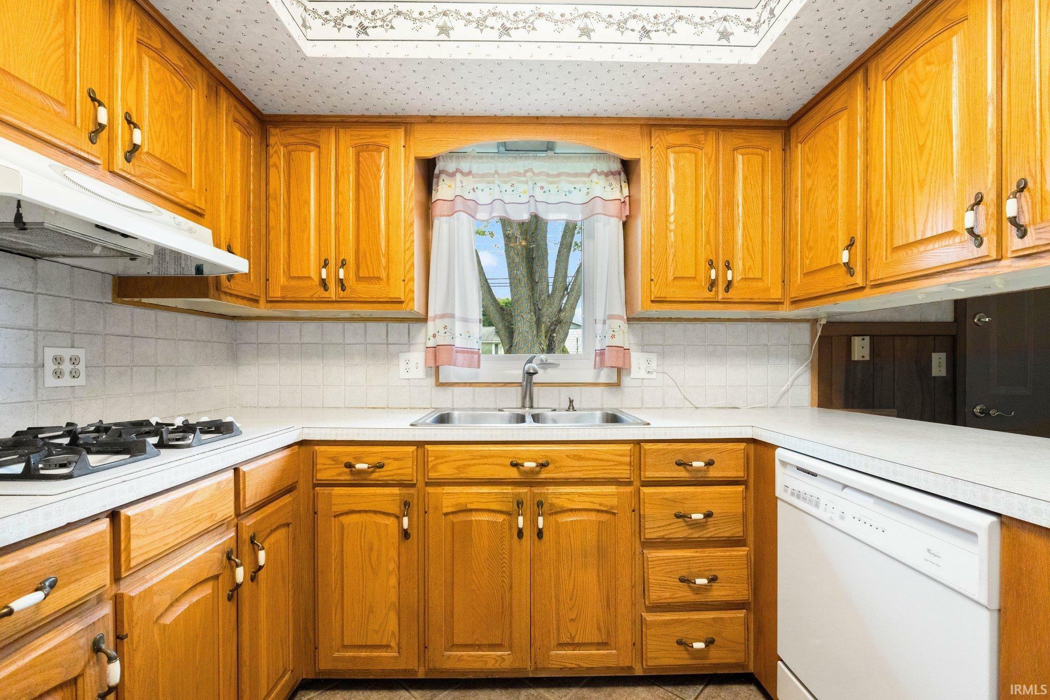 Property Photo: 1406 Dundee Drive IN 46774-2030