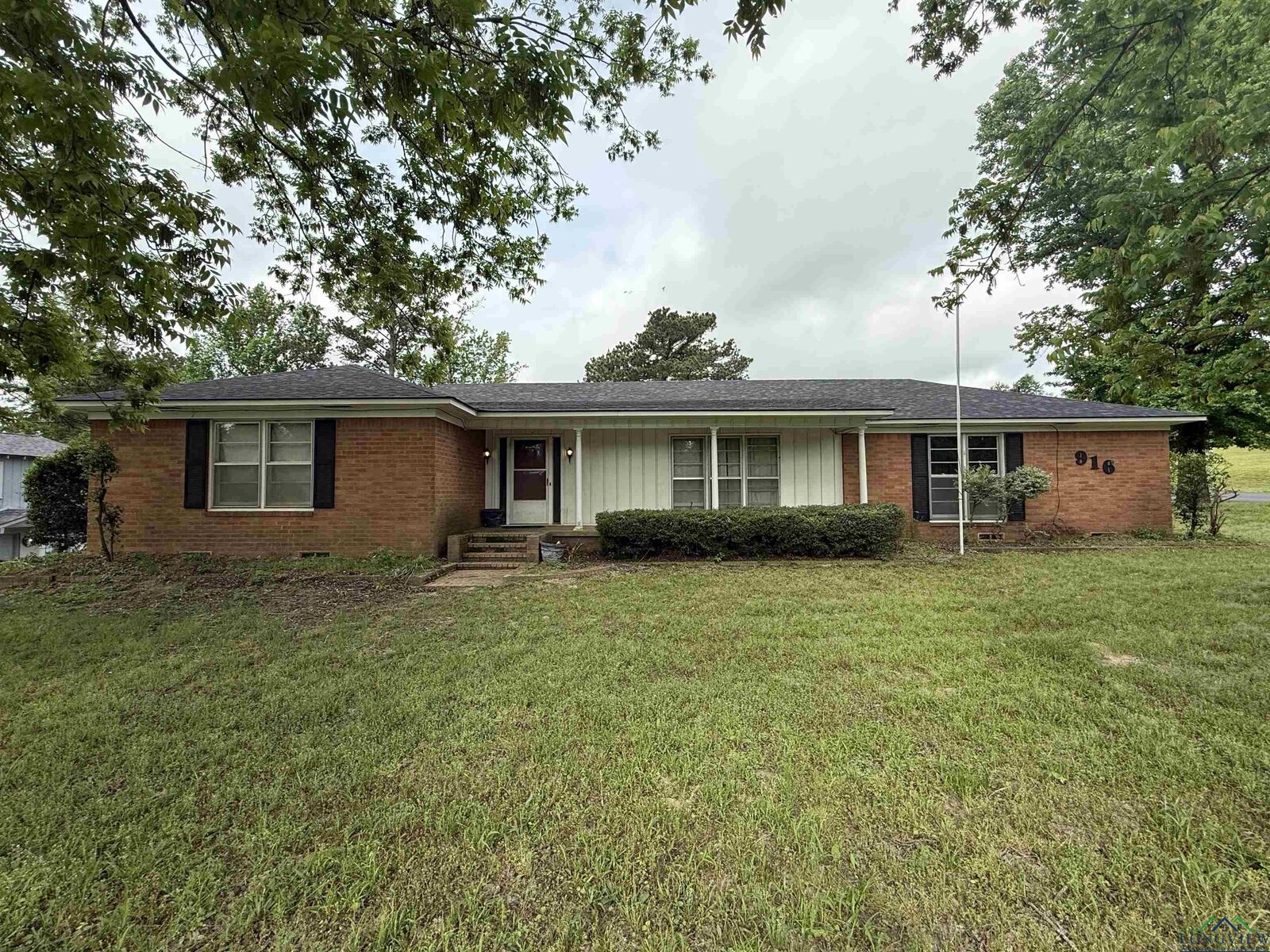 Property Photo:  916 S Evenside  TX 75654 