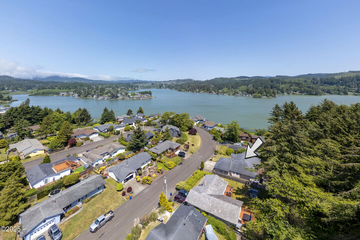 Property Photo:  3200 NE 30th Drive  OR 97365 