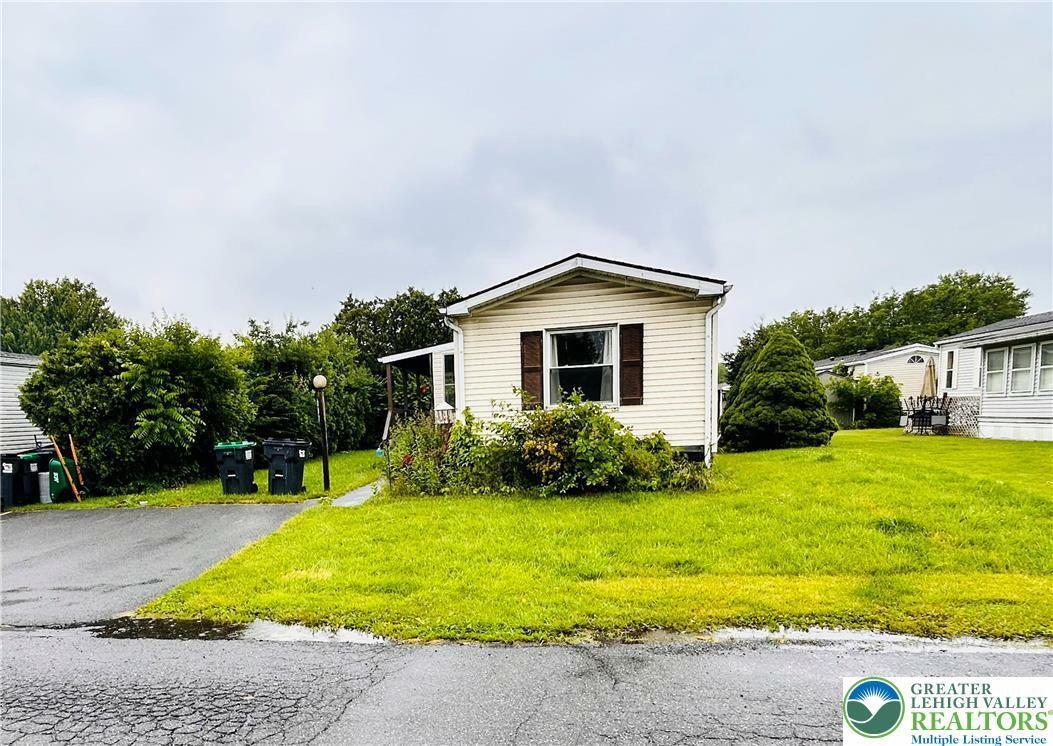 Property Photo: 207 Goldenrod PA 18014