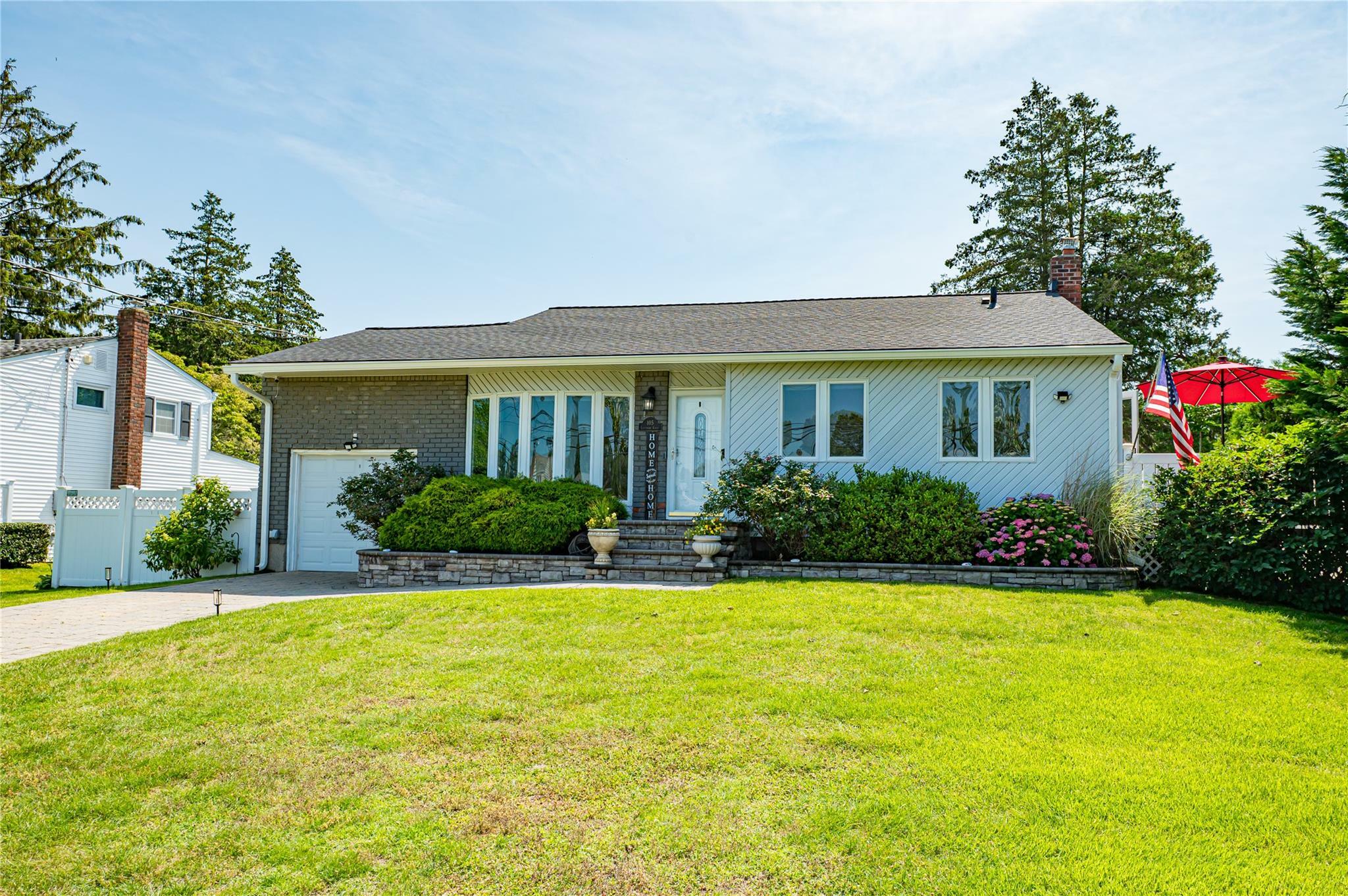 Property Photo:  105 Graywood Court  NY 11795 
