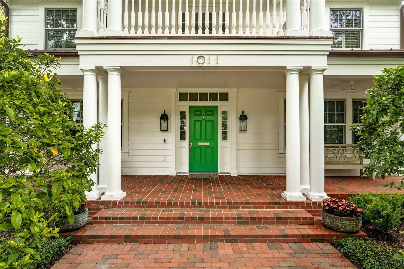 Property Photo: 1011 Lake Davis Drive FL 32806